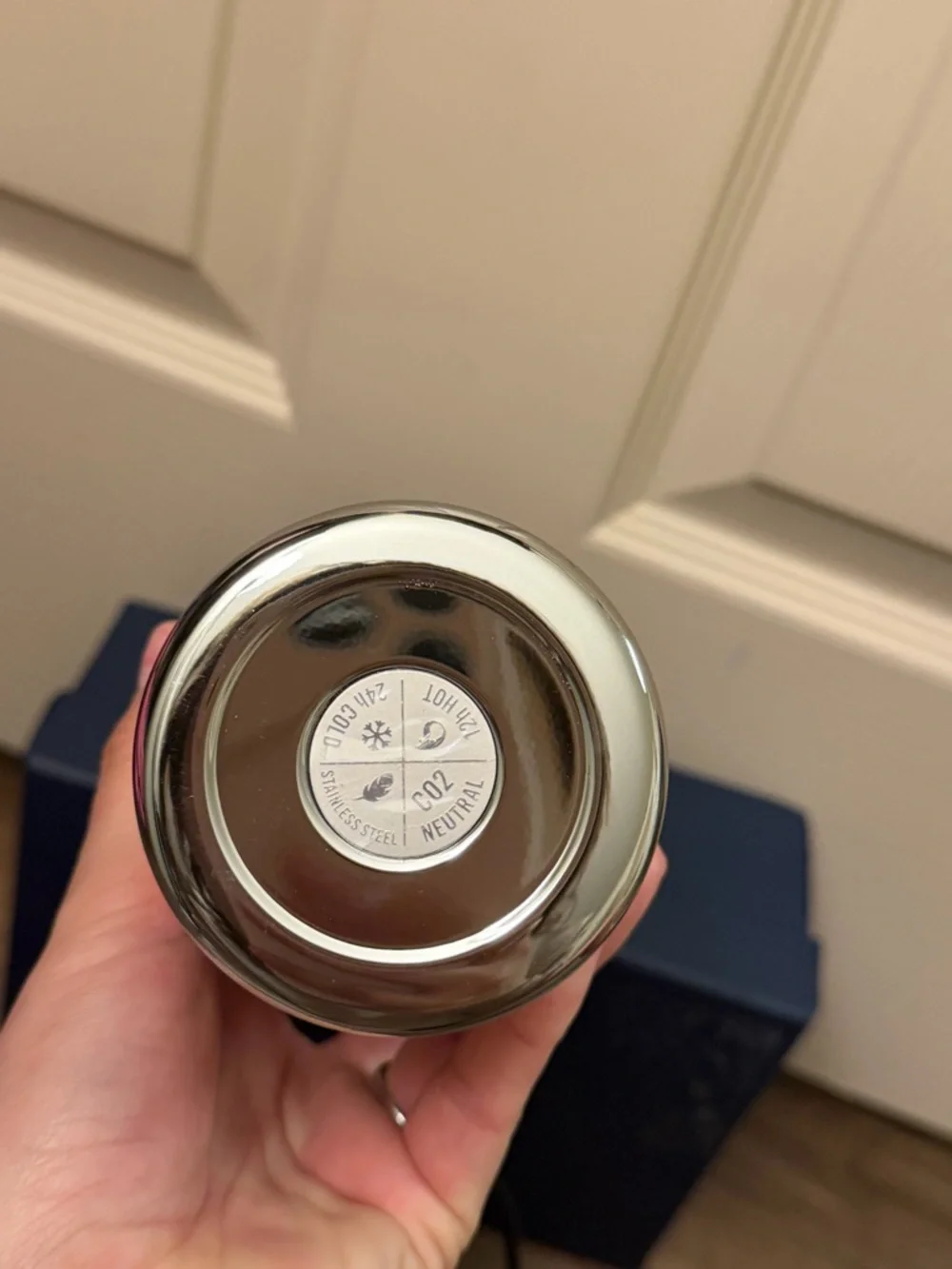 Dior Stainless Bottle with Black & Cream trotter Carrier - Picture 8 of 13